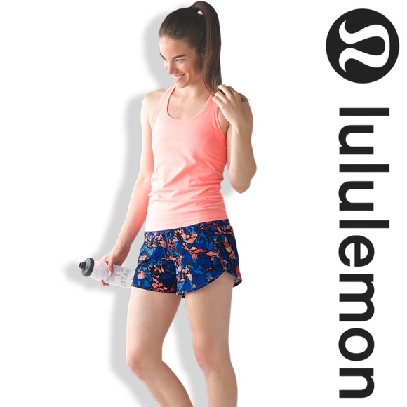 LULULEMON Tracker‎ Short IV 4-Way Stretch in
Paint Storm Harbor Blue Mult… - Picture 5 of 14